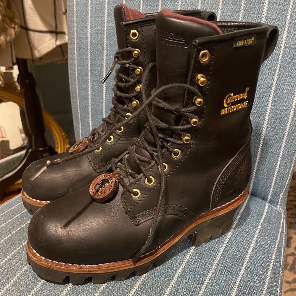 Like new woman’s Chippewas size 7 super nice.  Steel toe.